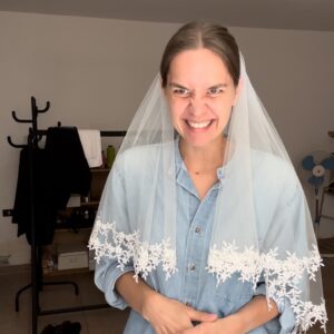 Laura Ramoso Instagram - Alrighttt I’m done being an Italian bride!! I’m back!!!! New video coming this Sunday and you BET it’s wedding inspired 👰‍♀️ 💒🤵‍♂️