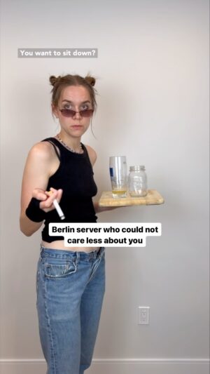 Laura Ramoso Instagram - This is her actually going above and beyond 
.
.
.
.
.
#berlin #berlincity #berlín #börlin #germany #germany🇩🇪 #deutschland #deutsch #kreuzberg #berlinberlin #berlinbar #bar #club #techno #berghain #server #serverlife #kellnerin #berlingram #germanculture #berlinculture #berlintechno #berliner #nightlife #satire #pov #discover #midtwenties #tourism