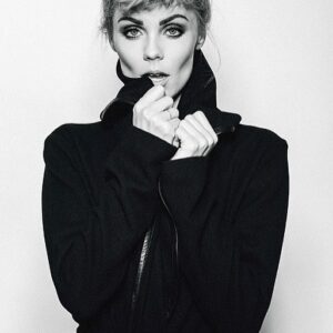 Laura Vandervoort Instagram - Trying to look serious while secretly googling how to adult properly. 🫣