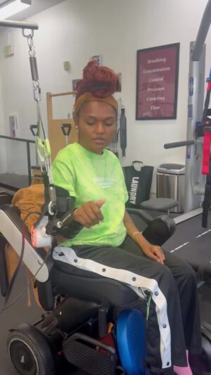 Lauren Spencer Instagram - Yall my right arm can bend!! 😜 Yall remember when I used that robotic-like machine on my legs called the HAL? WELL we tried it on my right arm and baby it was everything! 🦾 🙌

I've never worked on my arms during physical therapy so to see my arm bend at my elbow on its own (with assistance from the device) is very exciting to experience. And to try something that could potentially bring back the strength in my right arm is worth trying out.

It's going to take some time to see any significant progress, but baby I will keep yall updated 💛 Shoutout to @risehealthcaregroup or having this device!