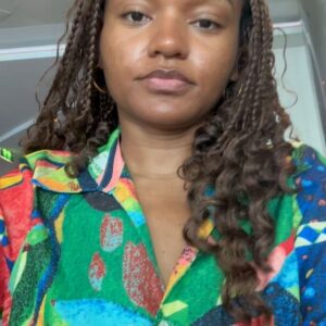 Lauren Spencer Instagram - July said “face card does not decline” 😊 Normally I rarely try and take selfies because my arms aren’t long and I feel like it doesn’t give the full frame effect that I want a selfie to give.🤣 but I don’t know if it was the braids or being on vacation for so long inspired me to attempt selfies. Either way, I love what it delivered. 🤷🏾‍♀️❤️