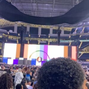 Lauren Spencer Instagram - Baby when I tell y’all @beyonce #renaissancetour was the BEST live show. I found myself legit mesmerized, screaming like a teenager, and singing so hard she needs to make me a background singer. 🤣 Such a beautiful night with my sister! 💖

You know I stay with my @whill_us so get yours at @scootaround use code: LOLO8 to get that discount! 🔗 LINK IN BIO!