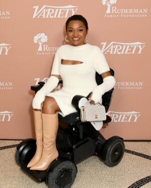 Lauren Spencer Instagram - I love speaking to crowds about disability representation and inclusion within the entertainment industry. Thank you @variety & @rudermanfamilyfoundation for having me at this wonderful brunch. And y’all know @disabilityfashionstylist did her thing with styling this dress AND having me serve these boots on a platter. 😍