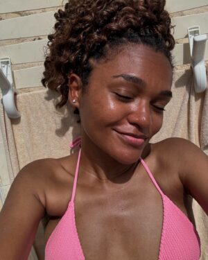 Lauren Spencer Instagram - July said “face card does not decline” 😊 Normally I rarely try and take selfies because my arms aren’t long and I feel like it doesn’t give the full frame effect that I want a selfie to give.🤣 but I don’t know if it was the braids or being on vacation for so long inspired me to attempt selfies. Either way, I love what it delivered. 🤷🏾‍♀️❤️
