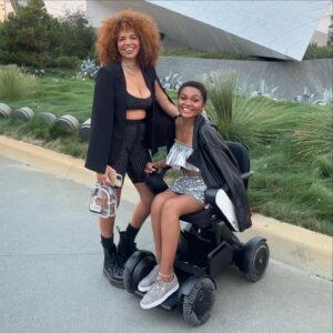 Lauren Spencer Instagram - SCREAMING 🗣️HAPPY BIRTHDAY TO MY BIG SIS @ginthereal 🎂🎈🎉❤️ Witnessing your strength and how you’ve persevered through so much has truly been inspiring to witness. You’ve shown up for me as my sister my whole life and had my back like a true big sister would. But nothing makes me more proud of you than watching you be the most incredible mother every day. You deserve the WORLD and I love you so much!!! Yall show my sister some love on her special day!! ⬇️