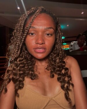 Lauren Spencer Instagram - July said “face card does not decline” 😊 Normally I rarely try and take selfies because my arms aren’t long and I feel like it doesn’t give the full frame effect that I want a selfie to give.🤣 but I don’t know if it was the braids or being on vacation for so long inspired me to attempt selfies. Either way, I love what it delivered. 🤷🏾‍♀️❤️