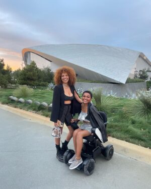 Lauren Spencer Instagram - Baby when I tell y’all @beyonce #renaissancetour was the BEST live show. I found myself legit mesmerized, screaming like a teenager, and singing so hard she needs to make me a background singer. 🤣 Such a beautiful night with my sister! 💖

You know I stay with my @whill_us so get yours at @scootaround use code: LOLO8 to get that discount! 🔗 LINK IN BIO!