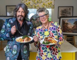 Laurence Llewelyn-Bowen Instagram - Coming to @itv in a Jiffy or two I take some of my paintings over to my Cotswold Neigbour Prue Leith @prueleith @cotswoldcontemporary @bucksfineart