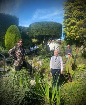 Laurence Llewelyn-Bowen Instagram - Meet me at 10 on @channel4 …… let’s hang out at Trevor’s OUTRAGEOUS HOME X