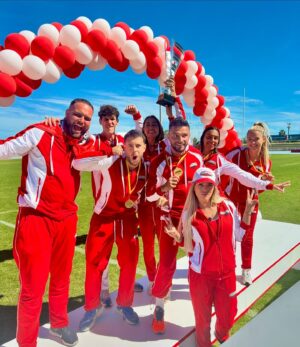 Laurent Maistret Instagram - Et voilà, c’est la fin des Apprentis Champions. 
Ce soir c’est le dernier épisode 🥹
Un grand bravo à tous pour cette émission riche en sport 🏊‍♂️🏃🏾‍♂️🏅
Un grand bravo à tous les candidats d’avoir tout donné pour leurs associations et aux coachs qui les ont aidés à se surpasser 🙌
Bravo à toute l’équipe de @banijayfrance , à @bengiaz et à @florencefayard pour ce tournage 👏🏼👏🏼 et à @w9officiel pour sa confiance.