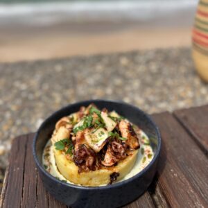 Laurent Mariotte Instagram - AMOURS DE VACANCES MARINS☀️🥘
 
1- Chipirons au chipister et jus d’herbes @anaia_restaurant_snack 
2- Moules bien farcies @cafedufronton 
3- Sardinade!
4- Poisson blanc à la tahitienne @pasaia.guethary 

Et vous quels sont vos coups de foudre de l’été ?! 
#été #cuisine #restaurantdeplage