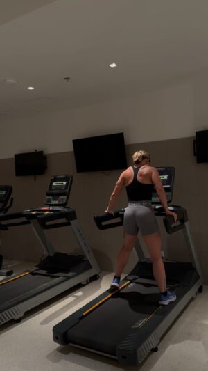 Laurie Doucet Instagram - Deuxième analyse pour ma technique de course à pied avec @pamela_boucher 👯‍♀️ On a du progrès les ami(e)s! 😁