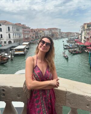 Lavínia Vlasak Instagram - Ahh Veneza! ❤️ 

Famosa pela beleza de sua arquitetura e obras de arte. 
Ou Conhecida como “Cidade do Amor”.

Gente não tem como não se apaixonar! Vocês precisam conhecer 🥰

#CurtaagoraePosteDepois #Veneza #Love #Amor #Trip. #Familia
