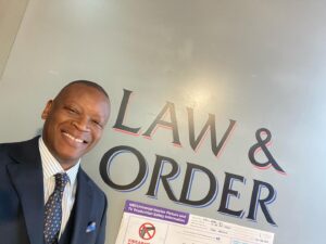 Lawrence Gilliard Jr. Instagram - CATCH THIS ONE!!! Pleasure doing business with this bunch once again! This episode is really important as it deals with the issue of race based trauma! Blessed to be a part of it! Cast is always solid and Chinaza Uche (2nd Pic) is phenomenal in it! And always good catching up with my “The Wire” and “The Duece” hermano, Alex Hall (2nd from last Pic)! Tomorrow! Feb.29th! NBC! 8pm! “Law & Order!” @nbclawandorder #myactorlife #lawrencegilliardjr #lgjrlifestyle #blessings
