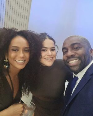 Lázaro Ramos Instagram - Que noite bonita.
Ontem os amigos queridos @pericles e @llidyfaria celebraram sua renovação de votos. Era um clima de muito amor. 

Que bom termos celebrado este casal que só nos traz alegrias.

E de quebra ainda encontrei um monte de gente que adoro.

Tem da minha Cinderela até minha prima. Rsrsrs

Obrigado Lidy e Péricles. Uma vida repleta de amor sempre. ❤️🫶🏾