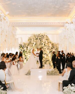 LeToya Luckett Instagram - ✨ANSWERED PRAYER✨

Decor || @floraeventi 
Cake || @whomadethecakehouston 
Ballerina || Kamryn (en pointe studios)
Venue || @letesserae 
Wedding planner || @harperevents 
Video || @sterlingpics 
Photographer || @haileygolich 

#Just2BColes2U
Grateful ✨
@taleo47