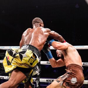 Le'Veon Bell Instagram - man what a night and BIG WIN ‼️🖤💛🐝🚀

thanks to everyone who came out, watched, supported, doubted, etc. I love you all! and thank you @misfitsboxing & @daznboxing for the platform to showcase my boxing abilities 🙏🏾 now on to the next one