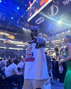Le'Veon Bell Instagram - congrats @jakepaul on another successful performance .. he went in there and handled business as expected .. with that being said it’s only a matter of time until ALL OF YOU 🫵🏾 actually find out that

Jake Paul can’t see me.
Logan Paul too scared, he turned wrestler, he can’t see me.
Tommy Fury ain’t who y’all think he is, he can’t see me.
Dillon Danis flat out sucks & FOR DAMN SURE can’t see me.
Mike Perry also sucks and can’t see me.
KSI knows better and cant see me.

it’s only a matter of time for ALL OF YOU