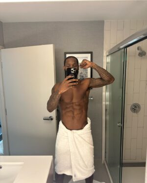 Le'Veon Bell Instagram - I’ve worked for this 💪🏾