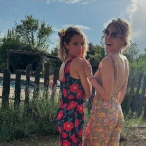 Léa François Instagram - 🌸 Flower Power avec ma petite bombe d’amour @elodievarletofficiel 🌸

#happyelo #macopsdamour