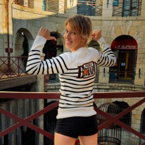 Léa François Instagram - Tonight is the night! 🕷️😅🦂🙃🪳 
… et pour la 3ème fois… quelle aventure de diiiingue!! 

Et on va tout donné pour L’asso d’ @eliesemounofficiel @centre.conservation.chimpanzes 💪

#fortboyard #france2