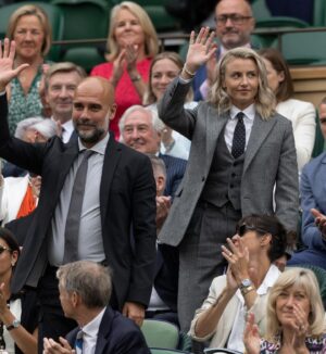 Leah Williamson Instagram - I love @wimbledon 💚
An honour to be invited into the Royal Box and share the day with my daddio x