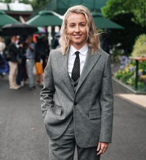 Leah Williamson Instagram - I love @wimbledon 💚
An honour to be invited into the Royal Box and share the day with my daddio x