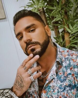 Leandro Instagram - Quando achares que me atinges, pensa numa coisa. É só tu que carregas a inveja, porque eu irei sempre só carregar a felicidade.