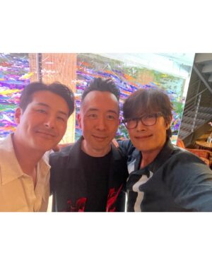 Lee Byung-hun Instagram - Thank you for celebrating my birthday.
#microsoftlounge