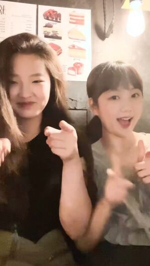 Lee Chae-Yun Instagram - #챙혀니케미 Oh babe 너의 눈동자에 cheers
