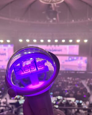 Lee Chae-Yun Instagram - 내 사랑💜강예써가 초대해준 케플러 팬미팅 다녀왔어요!! ㅎㅎ
💜울 히에온냐랑 예서 둘다 너무 예뻤다구!!!
리라즈 사랑해😗 앞으로 나올 케플러 신곡도 대박나랏!!!