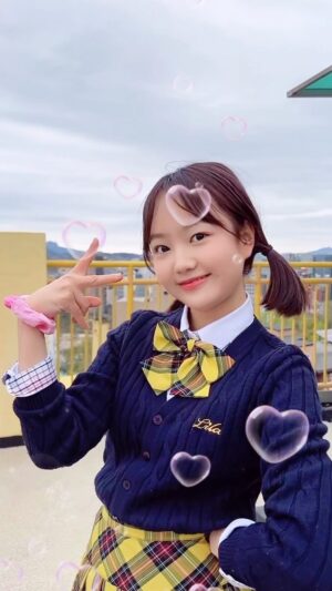 Lee Chae-Yun Instagram - 드디어! 나도 했다 최예나님 SMILEY Challenge😋💛
#리라아트고 #영상음악콘텐츠과
#최예나SMILEY #SMILEY #스마일리