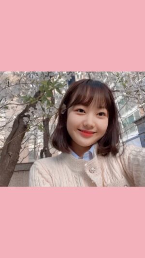 Lee Chae-Yun Instagram - 꽃가루를 날려🌸 #봄 #벚꽃