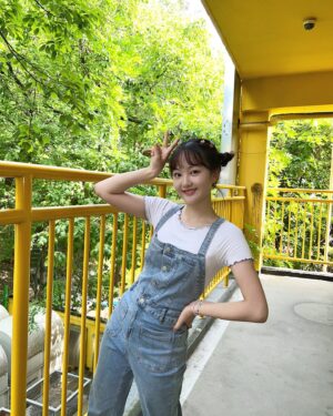 Lee Chae-Yun Instagram - 학교에서 댄스 공연 했던 날😗💙