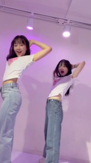 Lee Chae-Yun Instagram - 세인이랑 #attention 👖☁️ @newjeans_official