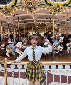 Lee Chae-Yun Instagram - 아잇! 신나🤍