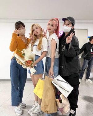 Lee Chae-Yun Instagram - 내 사랑💜강예써가 초대해준 케플러 팬미팅 다녀왔어요!! ㅎㅎ
💜울 히에온냐랑 예서 둘다 너무 예뻤다구!!!
리라즈 사랑해😗 앞으로 나올 케플러 신곡도 대박나랏!!!