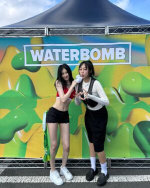 Lee Chae-yeon Instagram - 첫 워터밤💦
@waterbomb_busan_official