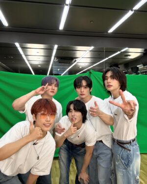 Lee Eun-jae Instagram - 7년 만에 MMTG SHOW에서 만난 스트레이 키즈 후! 담엔 완전체로 또 보자궁🥴 
#MMTGSHOW #StrayKids #ChkChkBoom