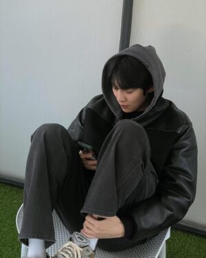 Lee Gi-taek Instagram - ☁️💨💨