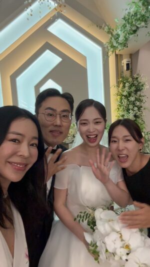 Lee Hae-young Instagram - 꺅 돌싱글즈 두번째 결혼커플!!!
지미&희진 정말 축하해요!!!
아!!! 보람 있어~~~😍