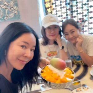 Lee Hae-young Instagram - 친구 친구 🥰