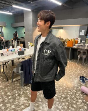 Lee Hee-jun Instagram - #연극꽃별이지나  출근길