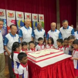 Lee Hsien Loong Instagram - #HappeningNow: SM Lee Hsien Loong joins residents at the Teck Ghee National Day Observance Ceremony as part of National Day celebrations. Happy 59th Birthday, Singapore! 🇸🇬

* Proceedings had to move indoors due to weather conditions 🌧️