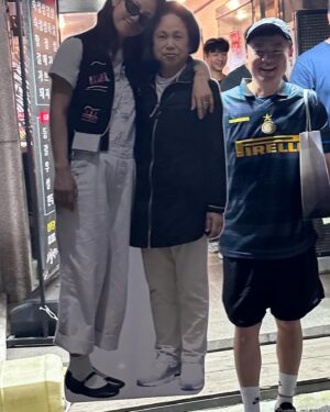 Lee Hyo-ri Instagram - 엄마와함께한 종방연^^ 애정으로  함께 만들고 애정으로 시청해주신 모든분들께 진심으로 감사드립니다🌸 여러 방법으로 같이공감해주고 자신들의 이야기도 꺼내 들려주셔서 너무 좋았습니다. 우리 모두가 조금더 편안해졌길 바랍니다. 함께할께요❤️