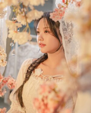 Lee Jae-si Instagram - 🌸✨