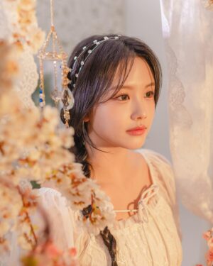 Lee Jae-si Instagram - 🌸✨