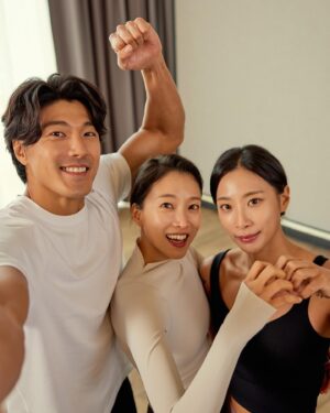 Lee Jae-yoon Instagram - 좋은 기회로 NTC 앱의 새로운 요가 워크아웃에 출연했습니다.
나이키(@nikeseoul) 요가 인스트럭터 부진님, <피지컬:100 시즌 2>에서 활약한 종합격투기 선수 심유리님과의 10분 굿나잇 힐링 요가💫 여러분도 함께 해요!
NTC 앱에서 챌린지도 진행중이니 모두 한번 도전해 보세요!✨

#ntc #ntcmemberchallenge #niketrainingclub #nikewellcollective #ntcchallenge #teamnike #lifewelllived #나이키트레이닝클럽 #나이키