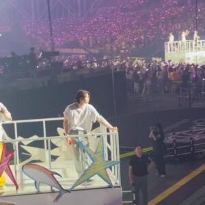 Lee Joo-Ahn Instagram - 세븐틴 콘서트 덕분에 이 멤버가 다시 한자리에 뭉칠 수 있어 너무 좋았고….
내가 좋아하는 아주나이스 20분 불러준 세븐틴 역시 최고였고….
나랑 눈 마주친 정한이형 팬서비스 사랑스럽고….
무튼 좋았다는 말 입니다☺️

#seventeen #follow #worldtour #concert