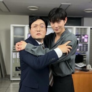 Lee Jun-hyeok Instagram - #낮에뜨는달🌙 #ENA#수.목 9시에만나용^^ 제~~~발^^# #leejunhyeok😎👊🤟